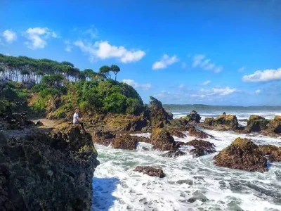 Pesona Pantai Karang Tawulan Di Ujung Jawa Barat