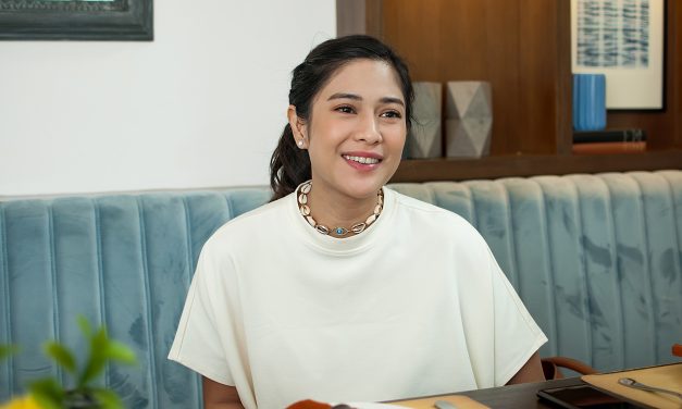 Dian Sastrowardoyo, Aktris Cerdas dengan Segudang Prestasi