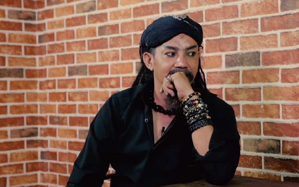 Master Limbad Pesulap Dan Ilusionis Dengan Tampilan Misterius