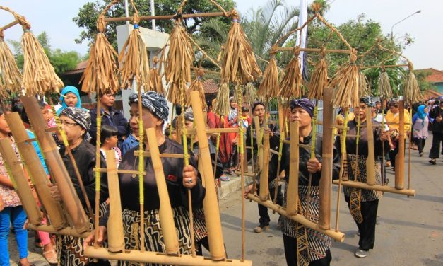 Kesenian Tradisional Musik Dari Indonesia Angklung